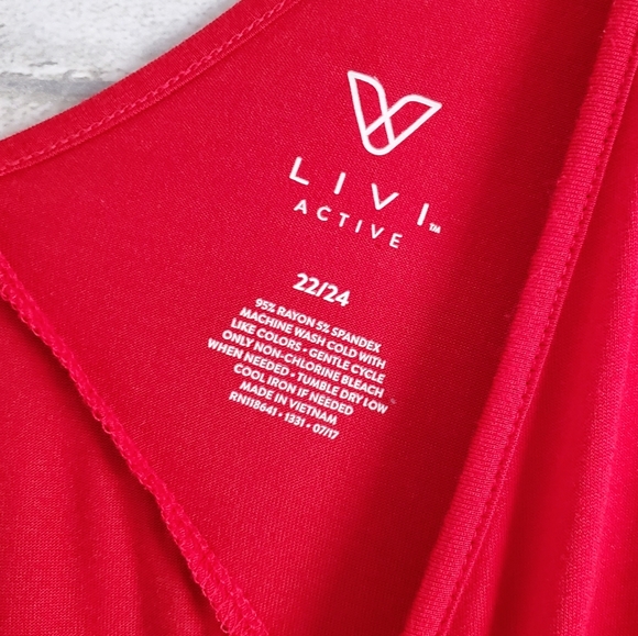 Livi by Lane Bryant Red Wrap Top - Picture 4 of 4